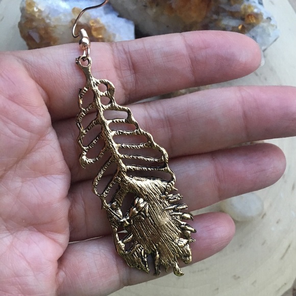 Antique Style Peacock Feather Earrings - Picture 5 of 8